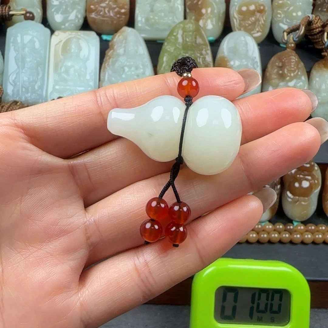 麦***客和田玉未镶嵌挂件