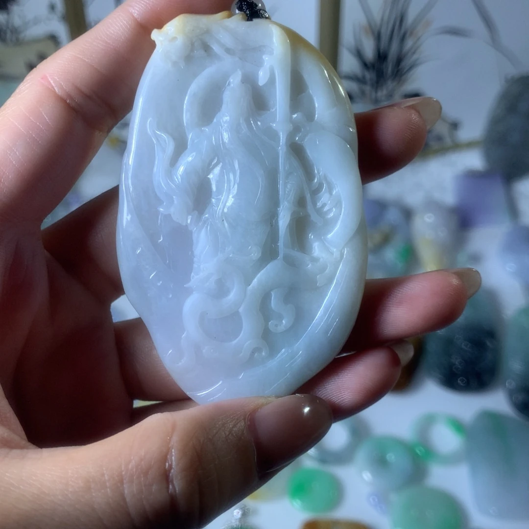 翡翠未镶嵌颈饰关公