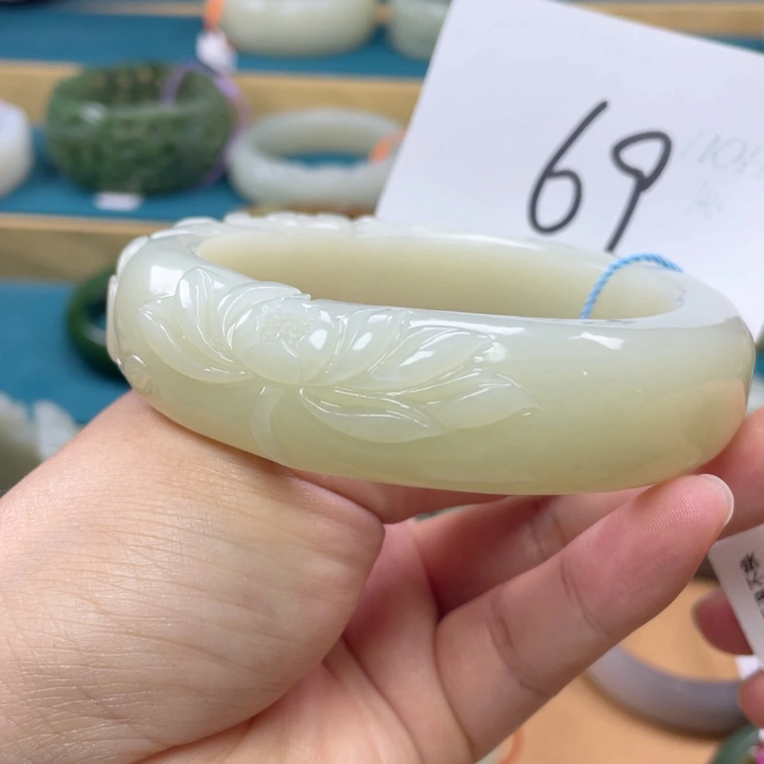和田玉手镯未镶嵌圈口65