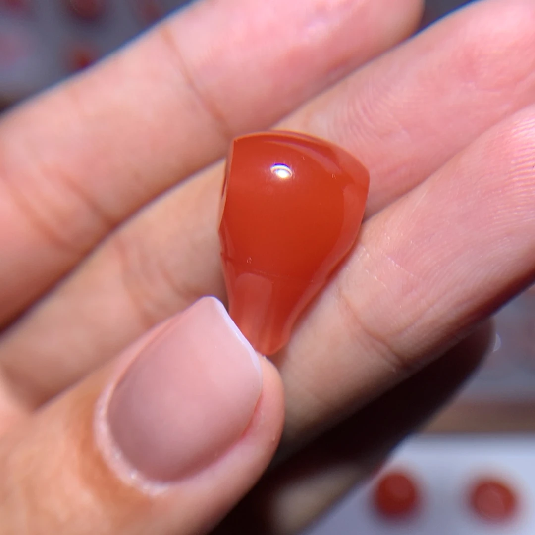 南红玛瑙三通12.2未镶嵌开****人朱砂点