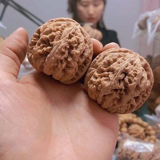 【闪购商品】把件文玩核桃47粗筋红皮