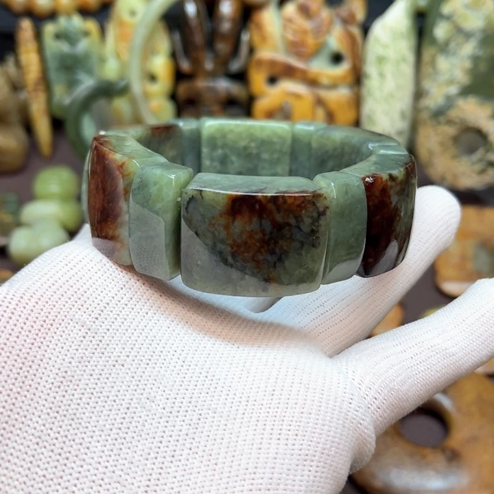 未镶嵌岫岩河磨玉（透闪石质玉）车挂