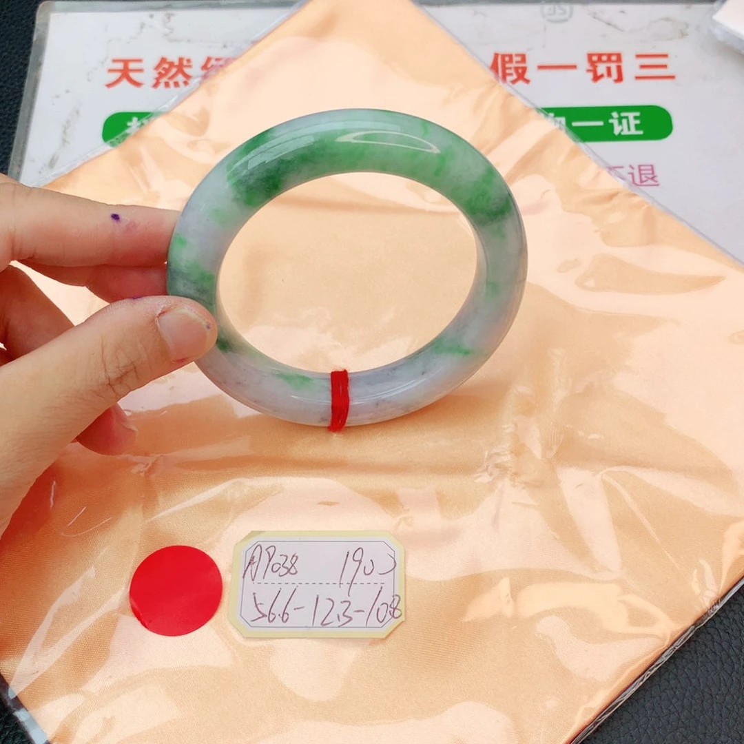 翡翠手镯未镶嵌翡翠