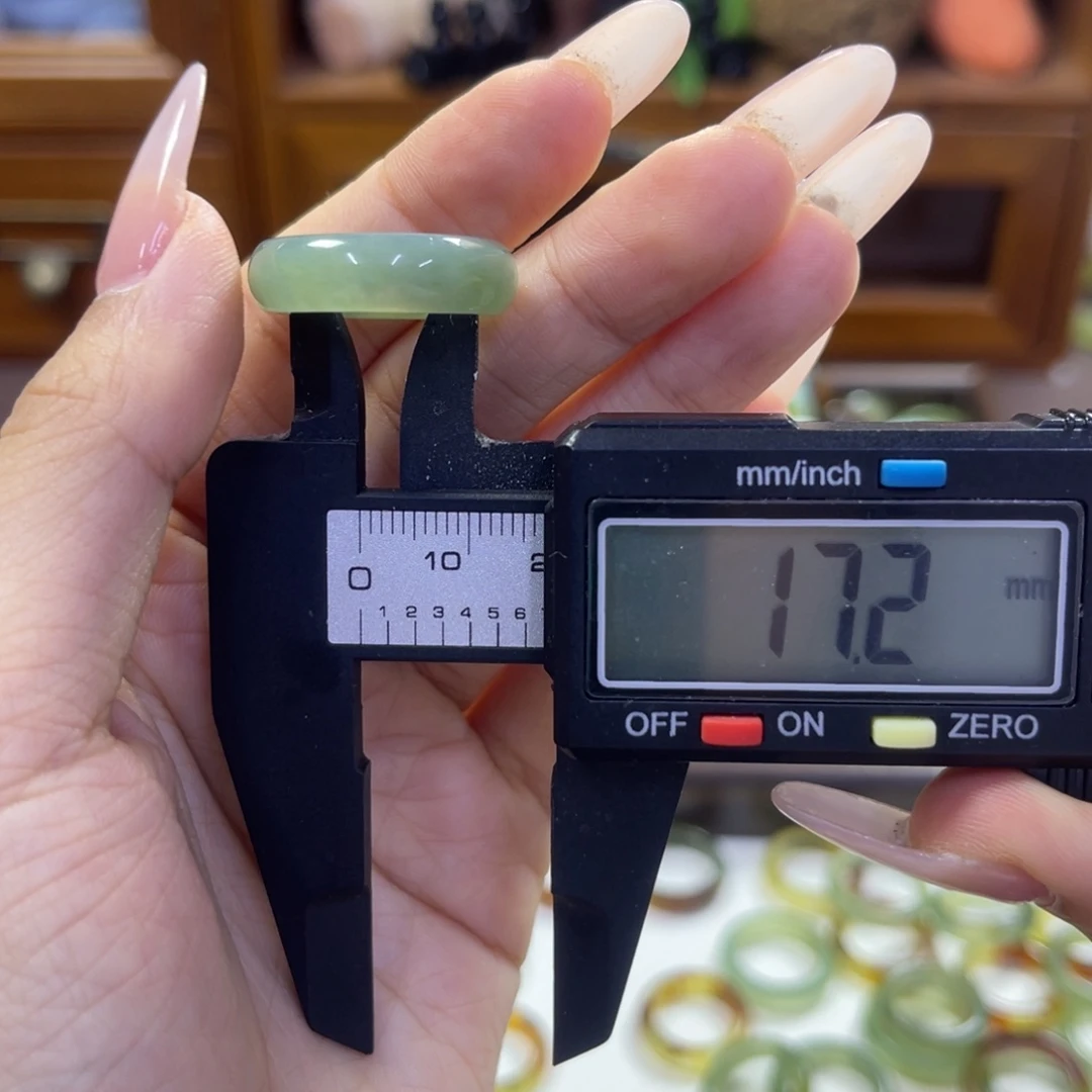 蛇纹石玉未镶嵌手镯51