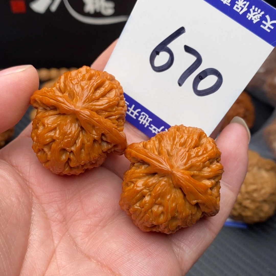 桃核把件白狮子36mo