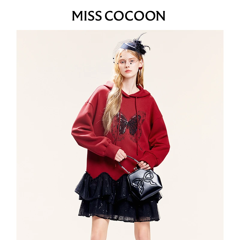 MISSCOCOON可可尼蝴蝶结刺绣裙子2025春春新款连帽红色卫衣连衣裙
