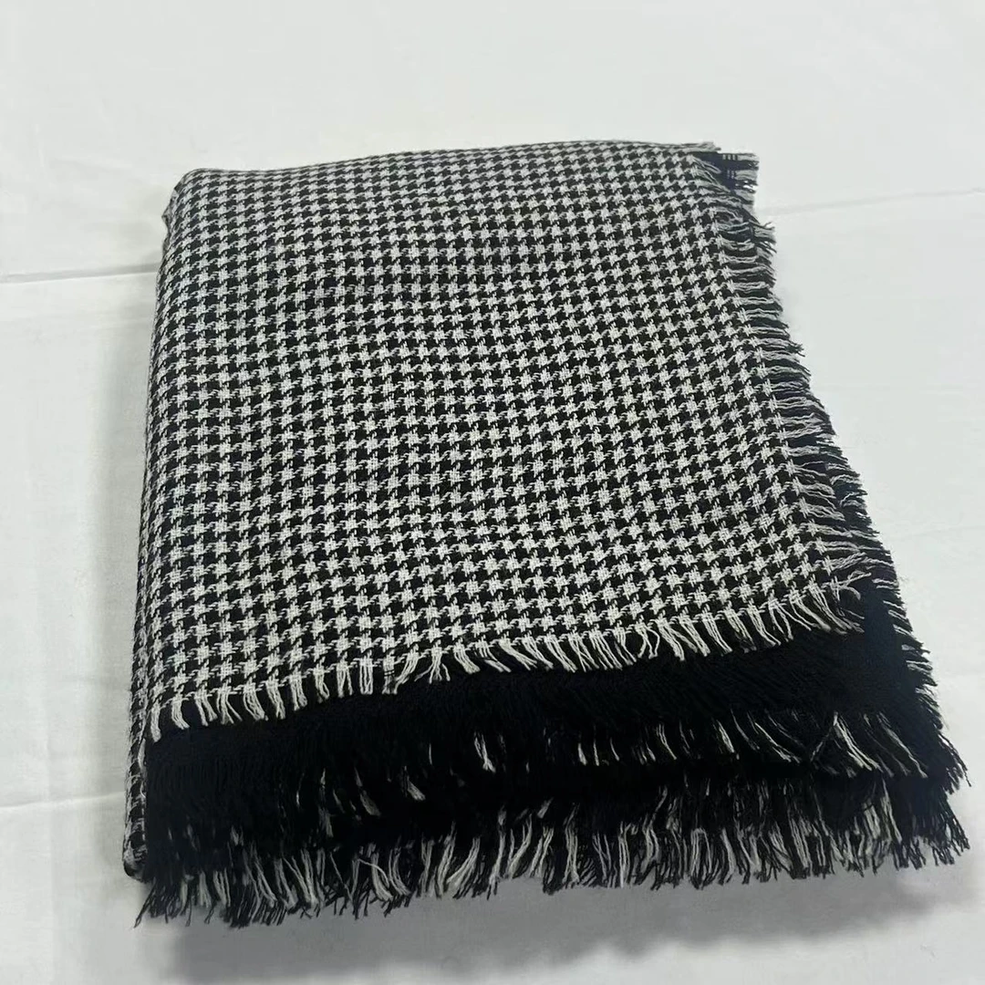 140羊毛方巾-千鸟黑白线 135cm丝巾