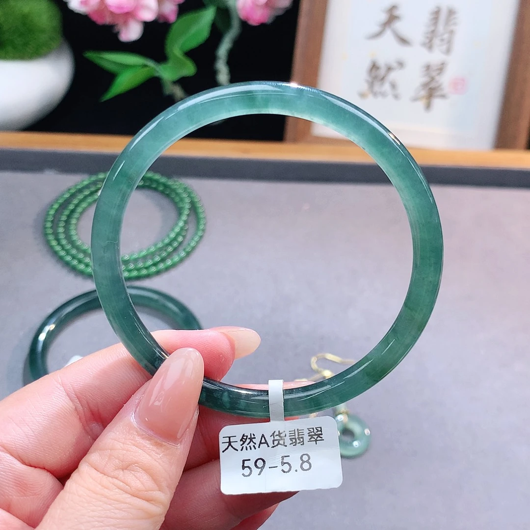 未镶嵌手镯（圆镯）翡翠