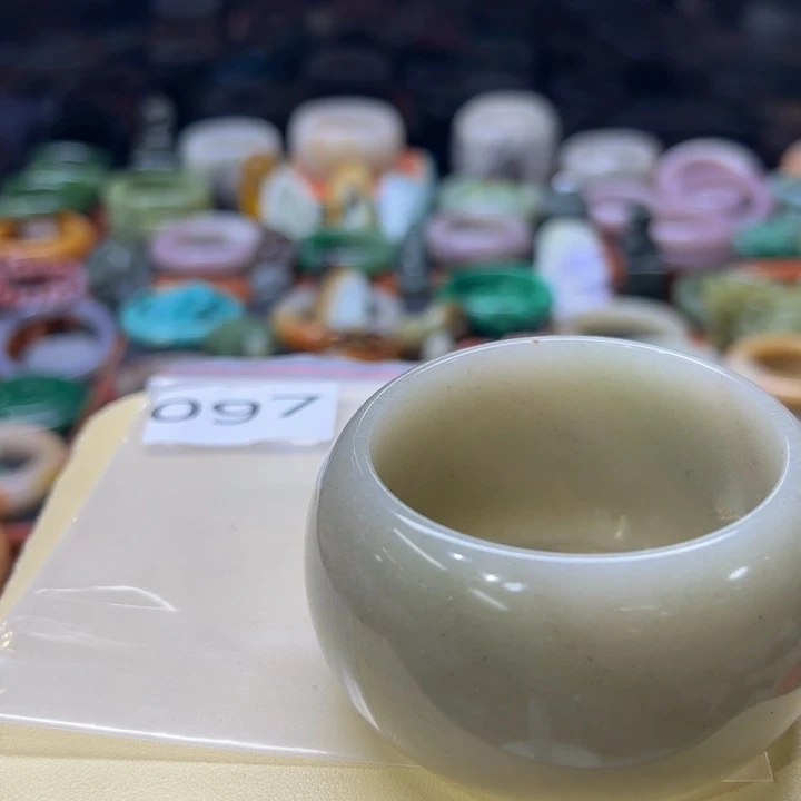 石英质玉手镯未镶嵌往****”97