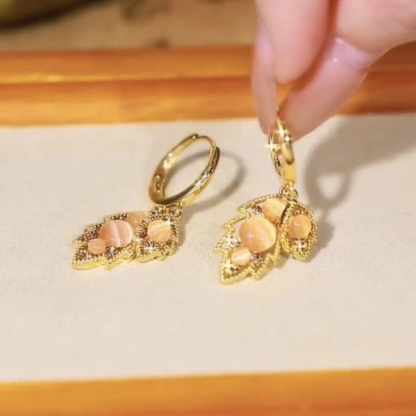 铜合金合成锆石耳饰 镶钻树叶高级感气质精致优雅个性大气耳饰