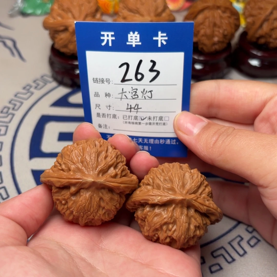 文玩核桃把件宫灯