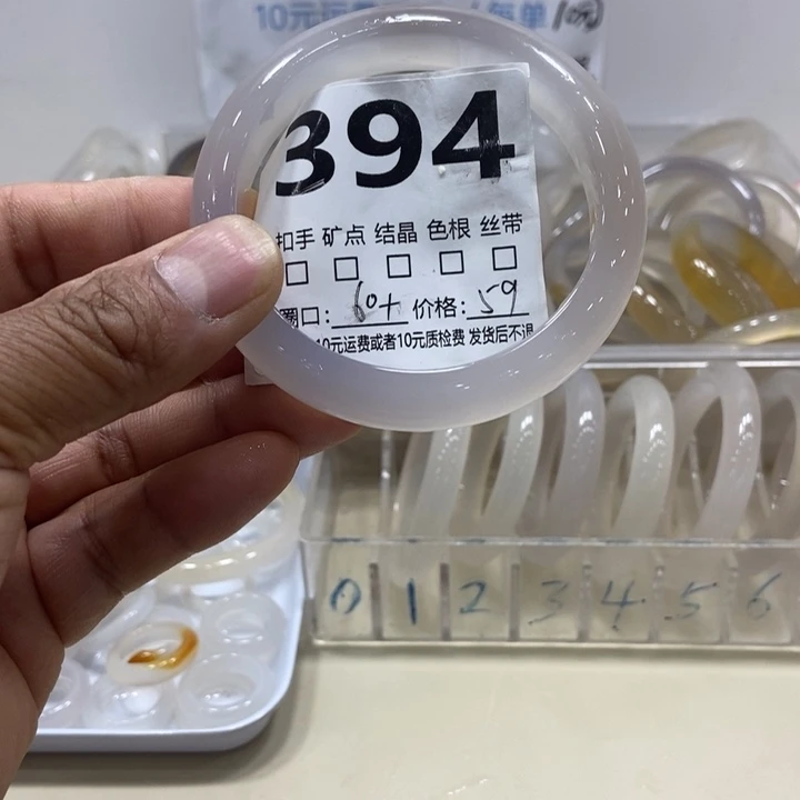 玛瑙/玉髓手镯未镶嵌长*?