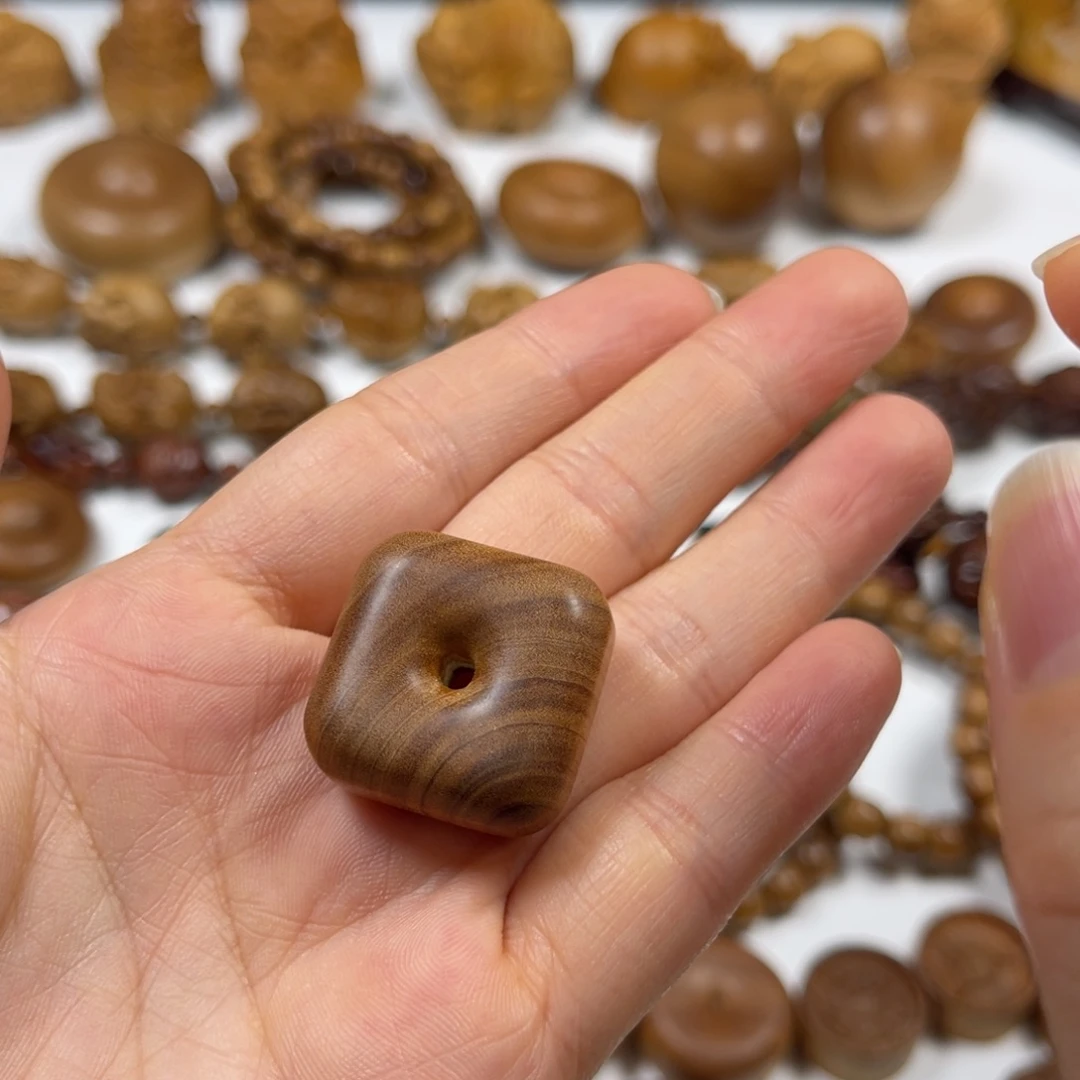 檀香木吊坠四方平安扣