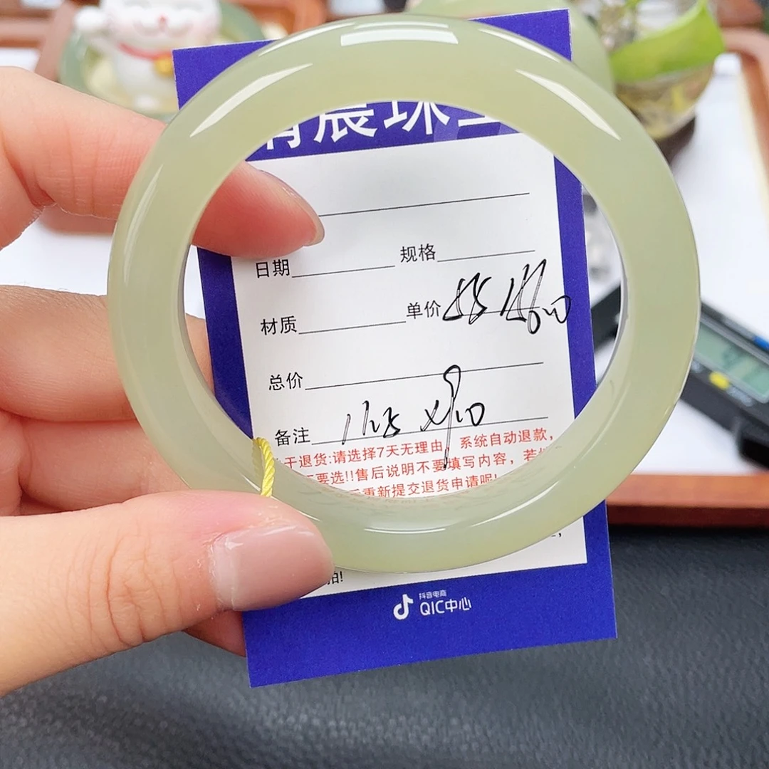 和田玉未镶嵌手镯