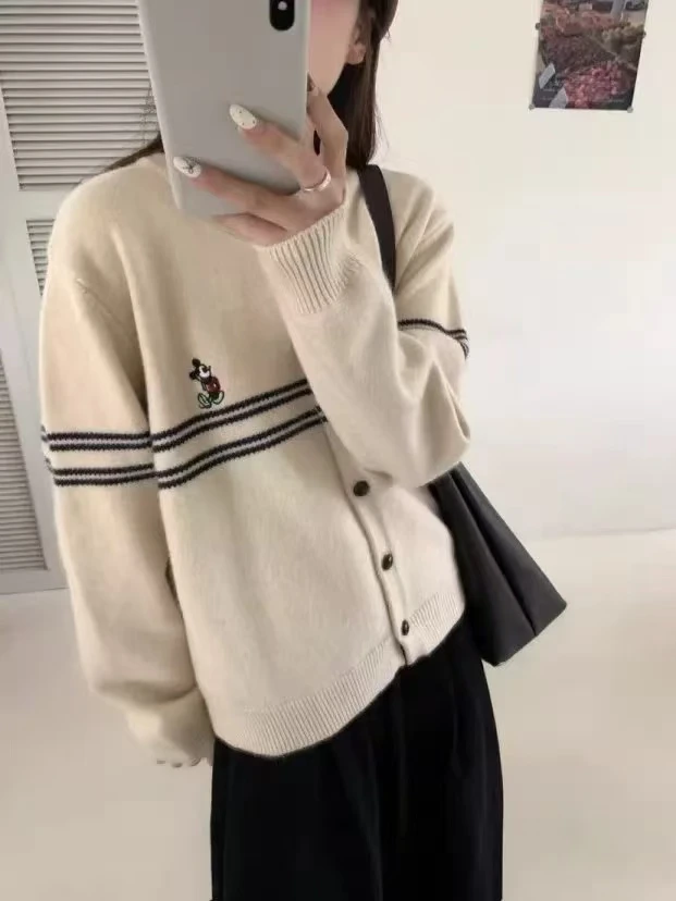 美美服装店 2025 新款 韩系圆领米奇刺绣针织开衫