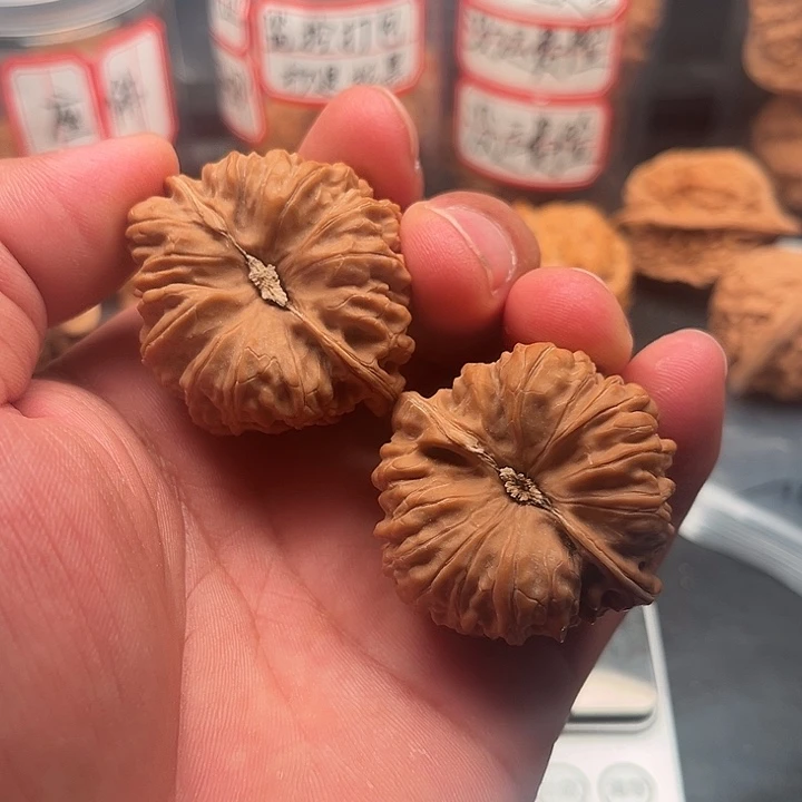 文玩核桃把件凹的