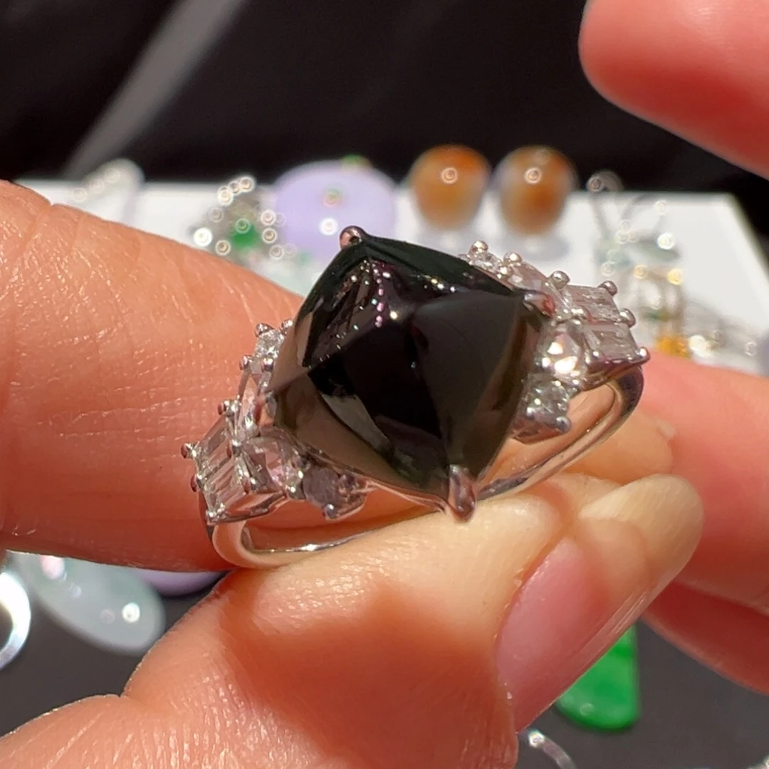 翡翠18K金镶嵌颈饰戒指