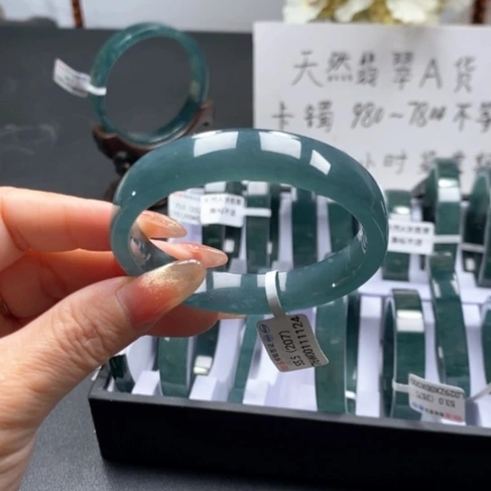 翡翠手镯未镶嵌姚****）