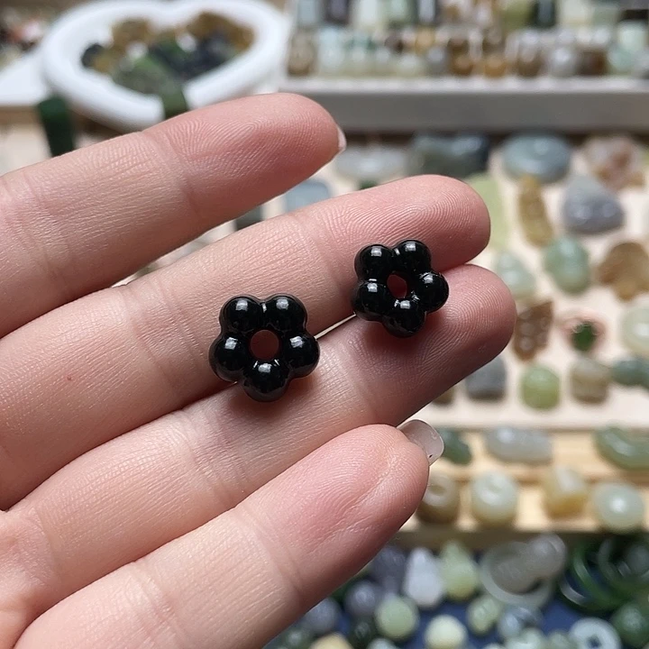 和田玉未镶嵌颈饰一对