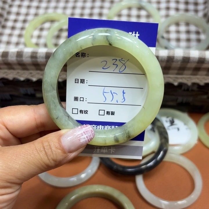未镶嵌岫玉手镯天然