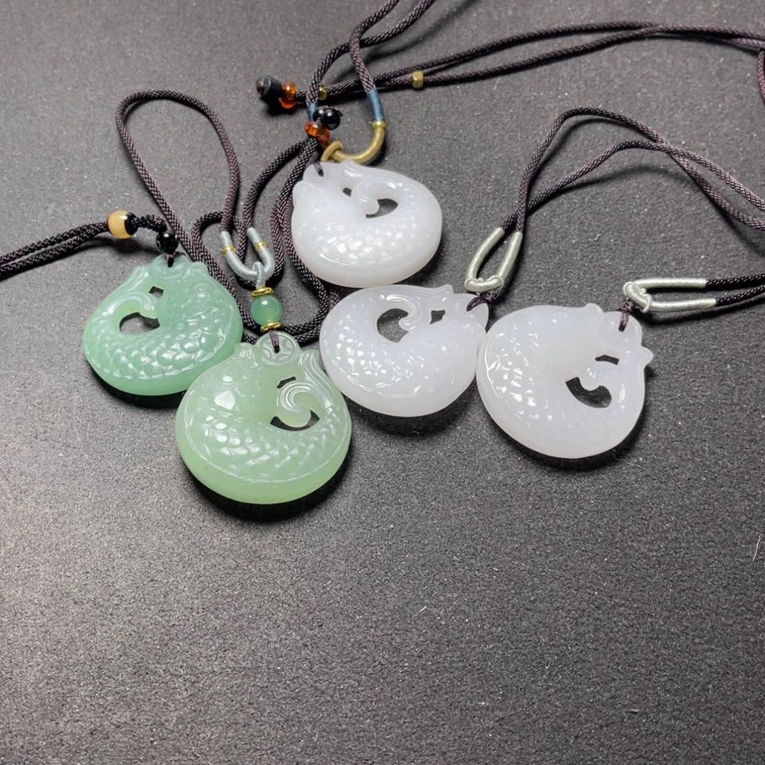 颈饰未镶嵌石英质玉一*烟