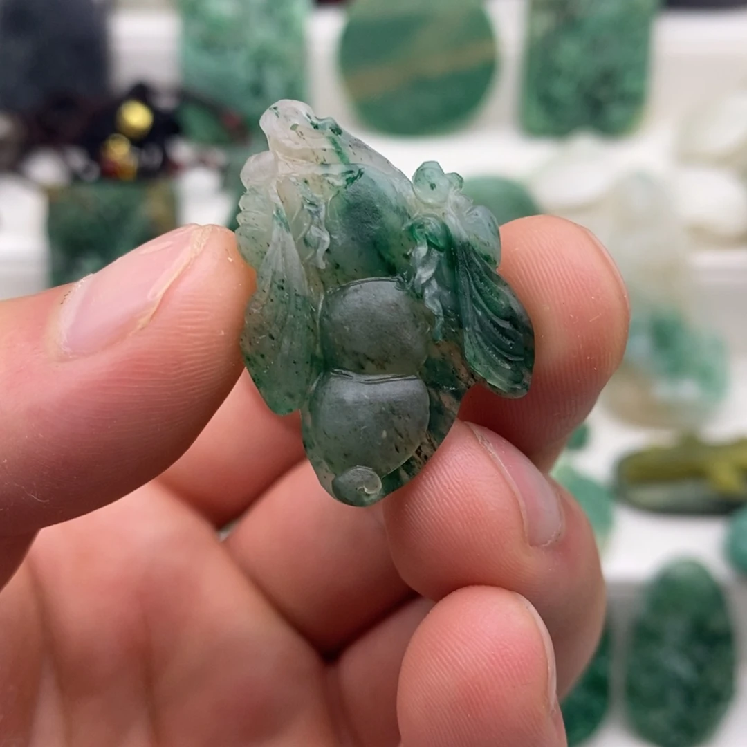 独山玉未镶嵌颈饰
