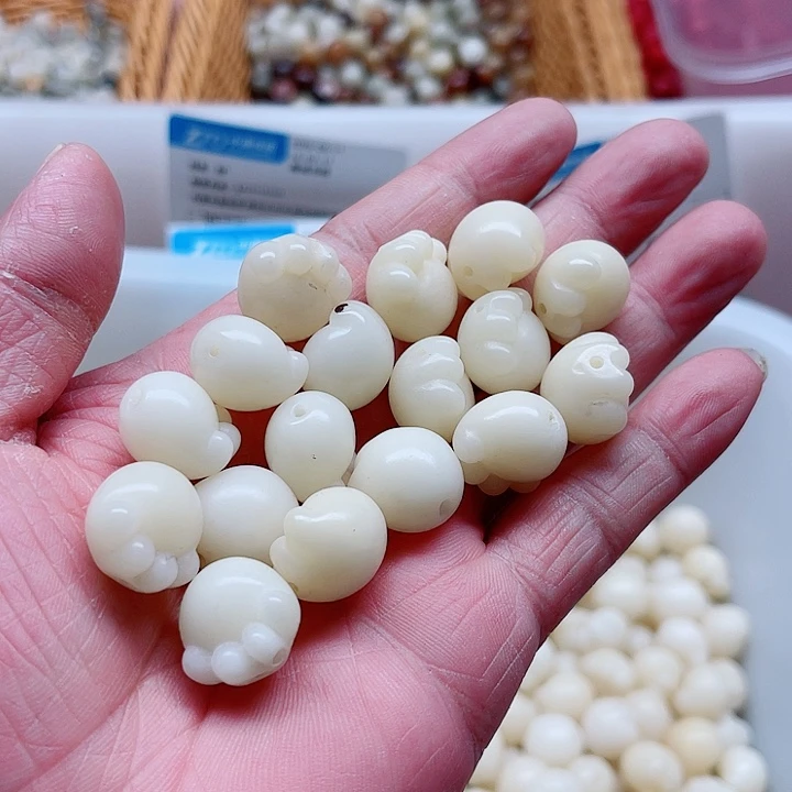 白玉菩提吊坠瑕疵16奶黄猫爪8颗卡灯牌宠8颗