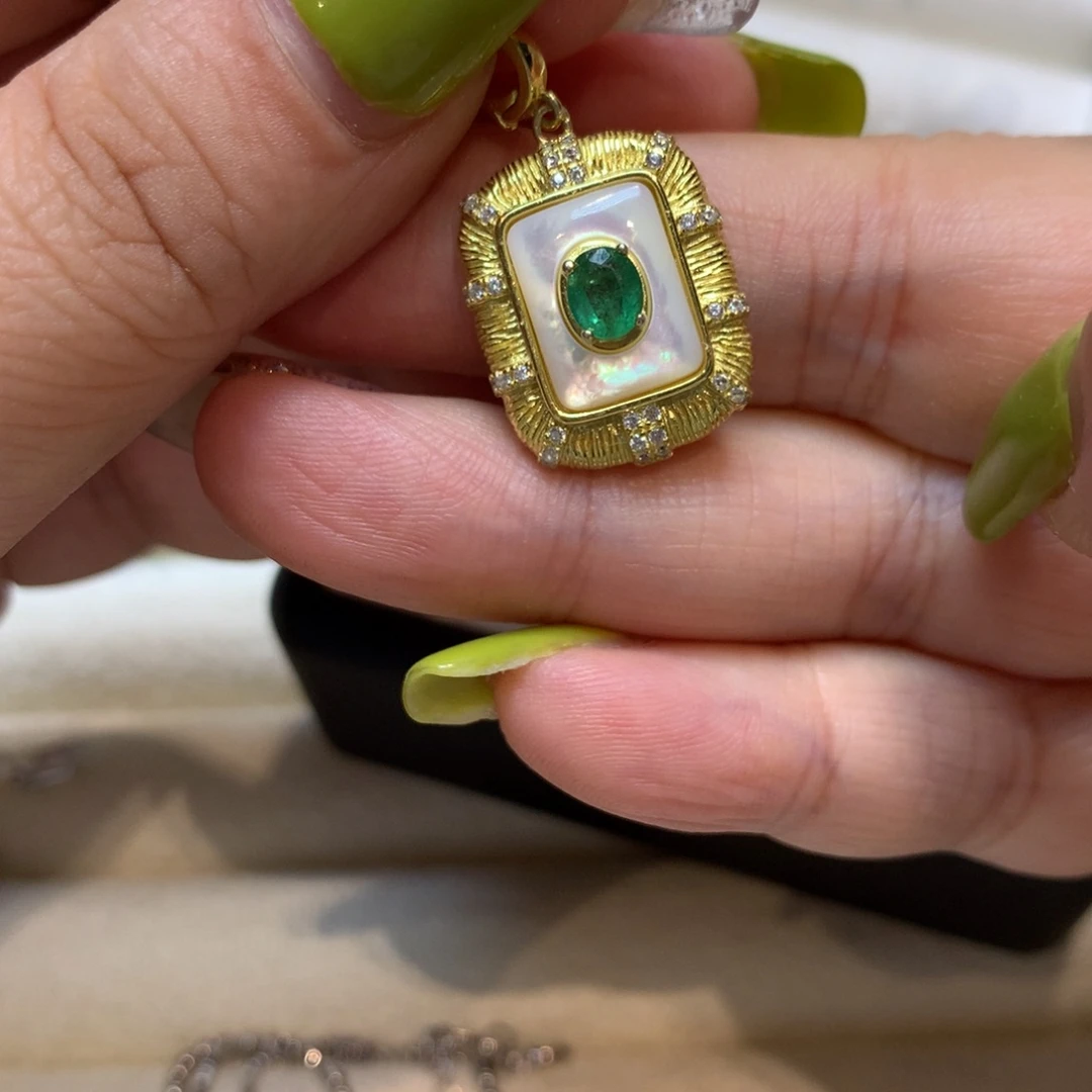 银S925镶嵌颈饰祖母绿