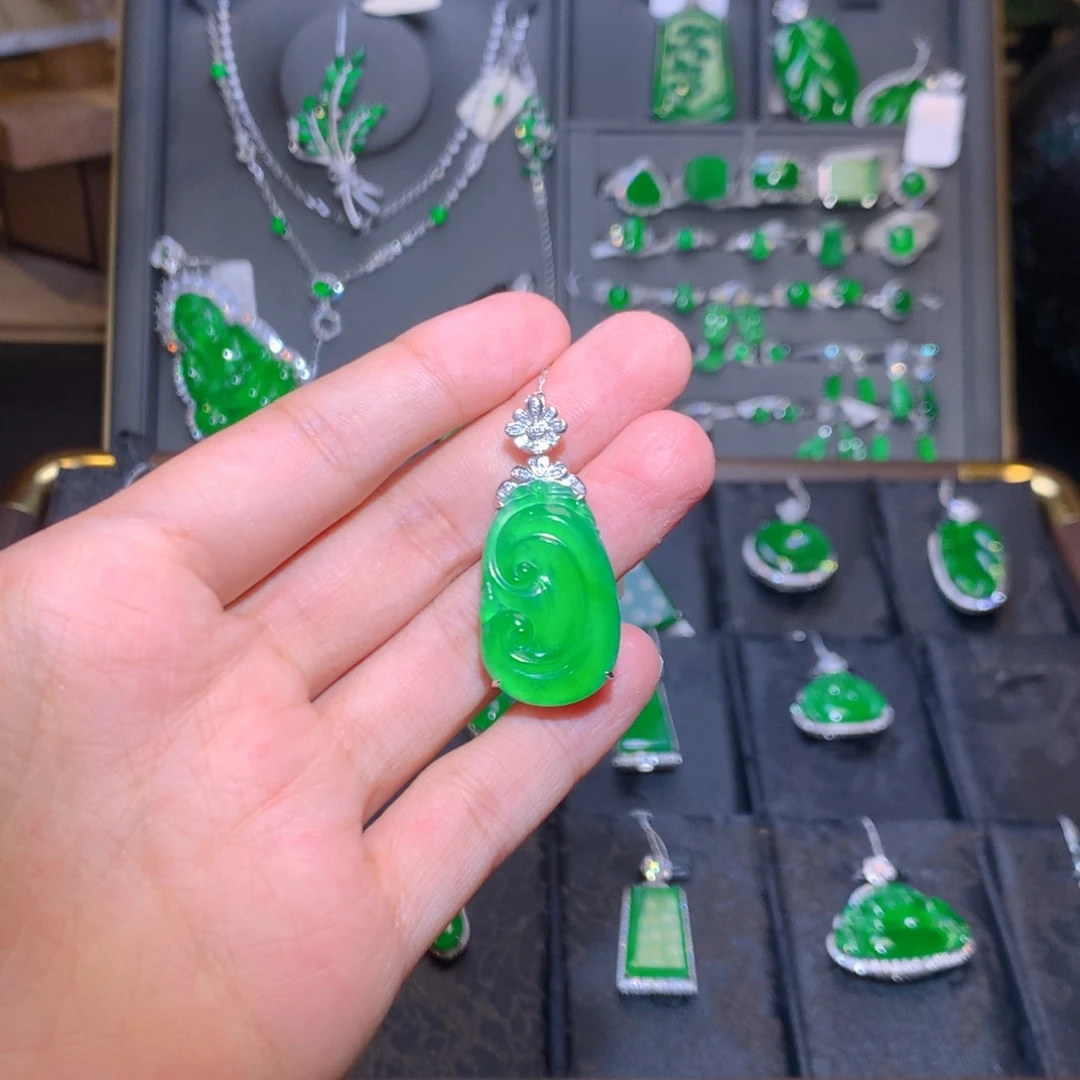 吊坠(不含链)18K金镶嵌翡翠如意吊坠