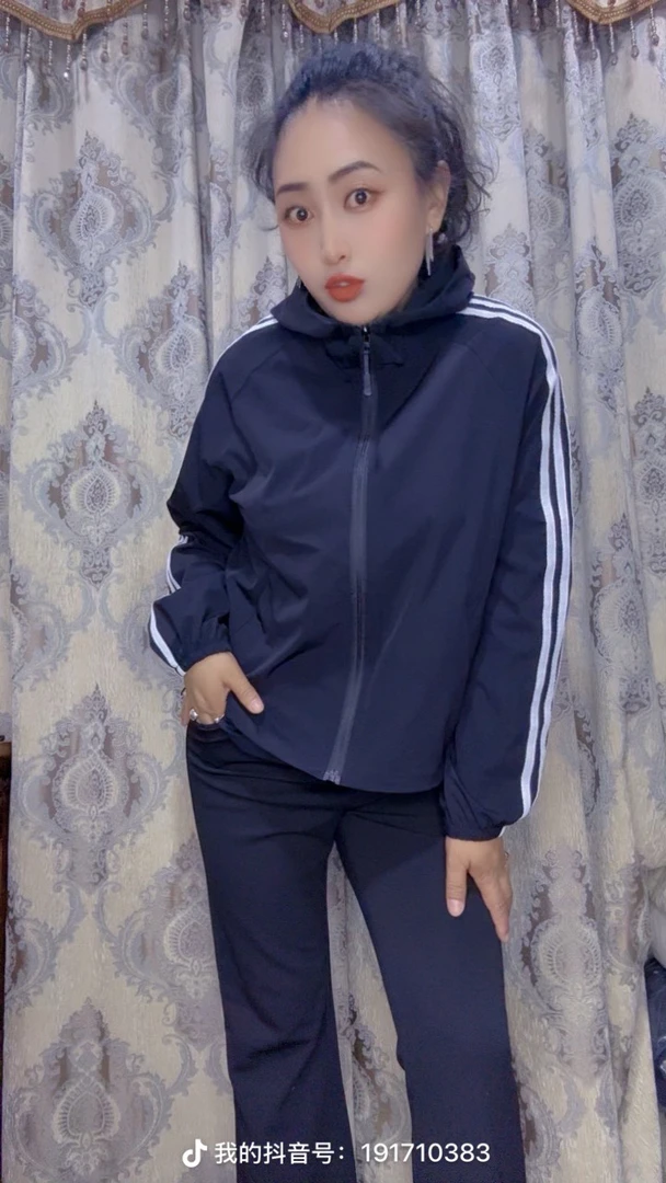 运动风连帽休闲防风薄款春夏