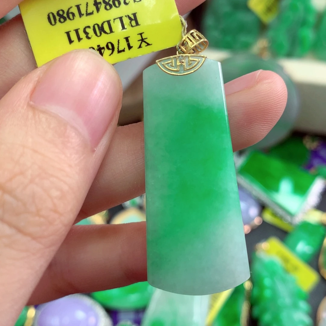 吊坠(不含链)18K金镶嵌翡翠