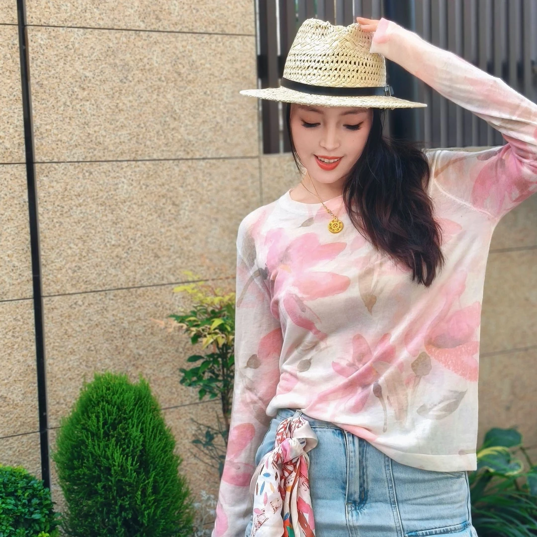 DarcyGalen水溶羊毛晕染粉嫩花朵绵羊毛休闲薄款羊毛衫针织打底衫