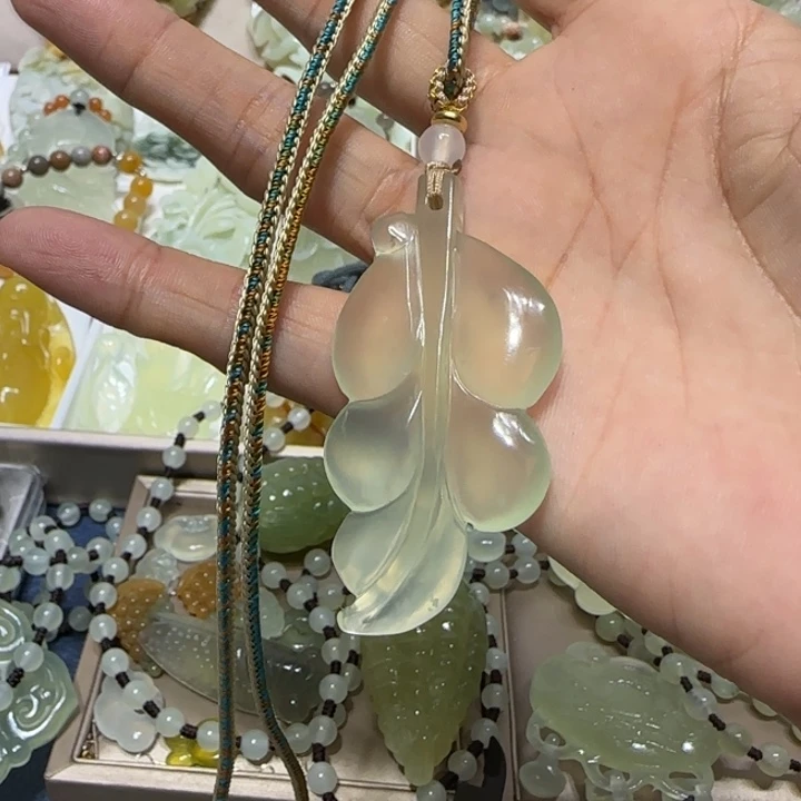 蛇纹石玉吊坠未镶嵌