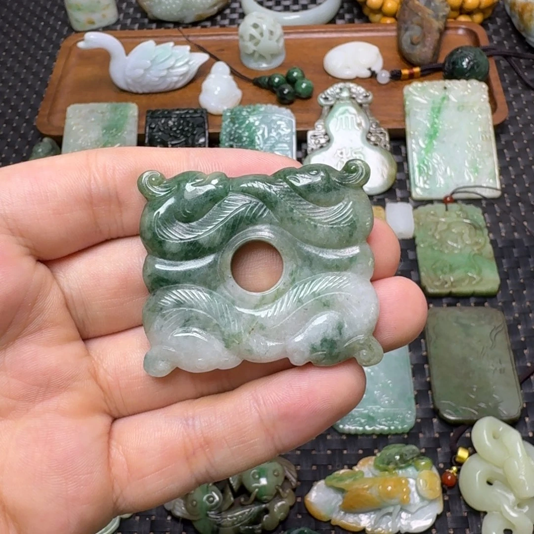 翡翠未镶嵌颈饰翡翠颈饰未镶嵌