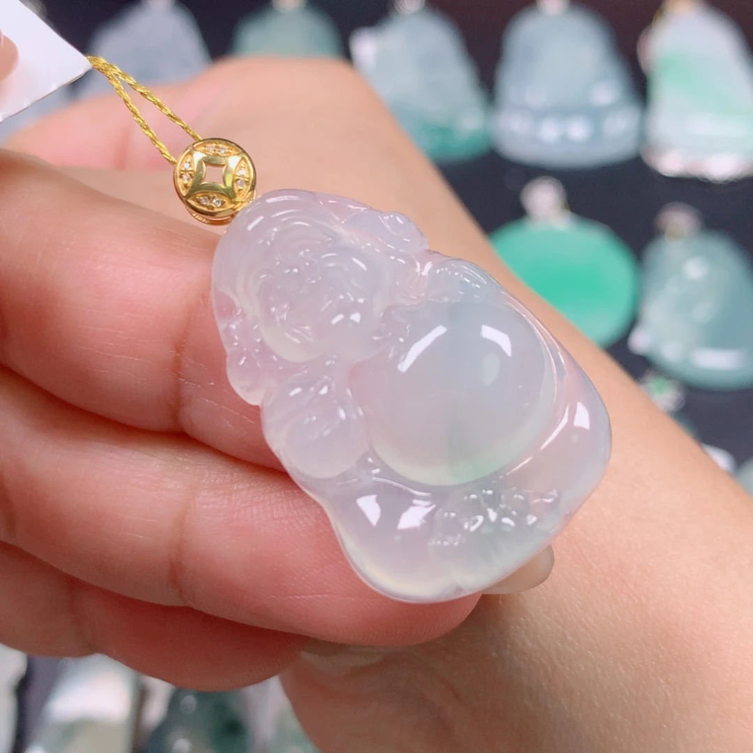 翡翠18K金镶嵌颈饰财神