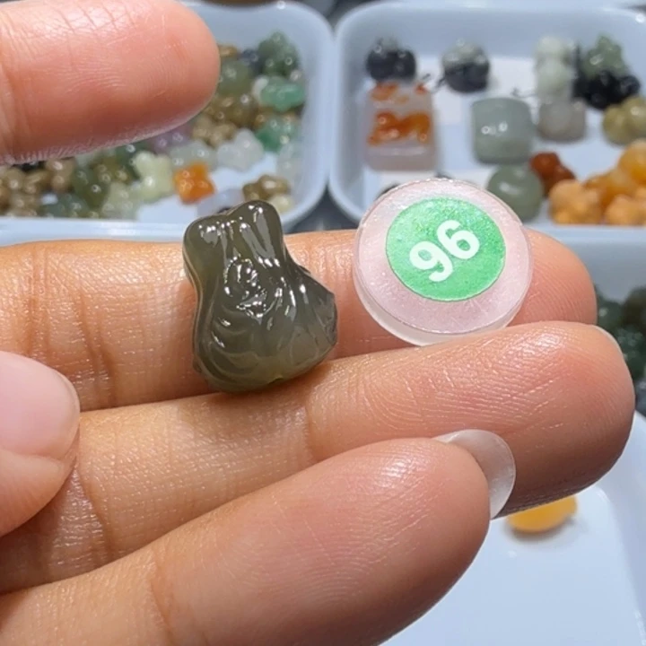 和田玉未镶嵌珠宝半成品