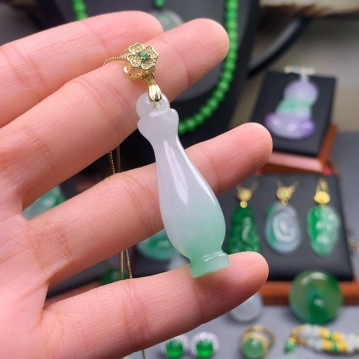 吊坠(赠链)未镶嵌翡翠
