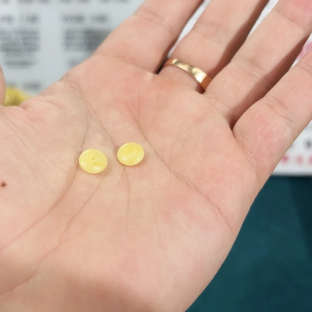 蜜蜡未镶嵌裸石208多样性发其一