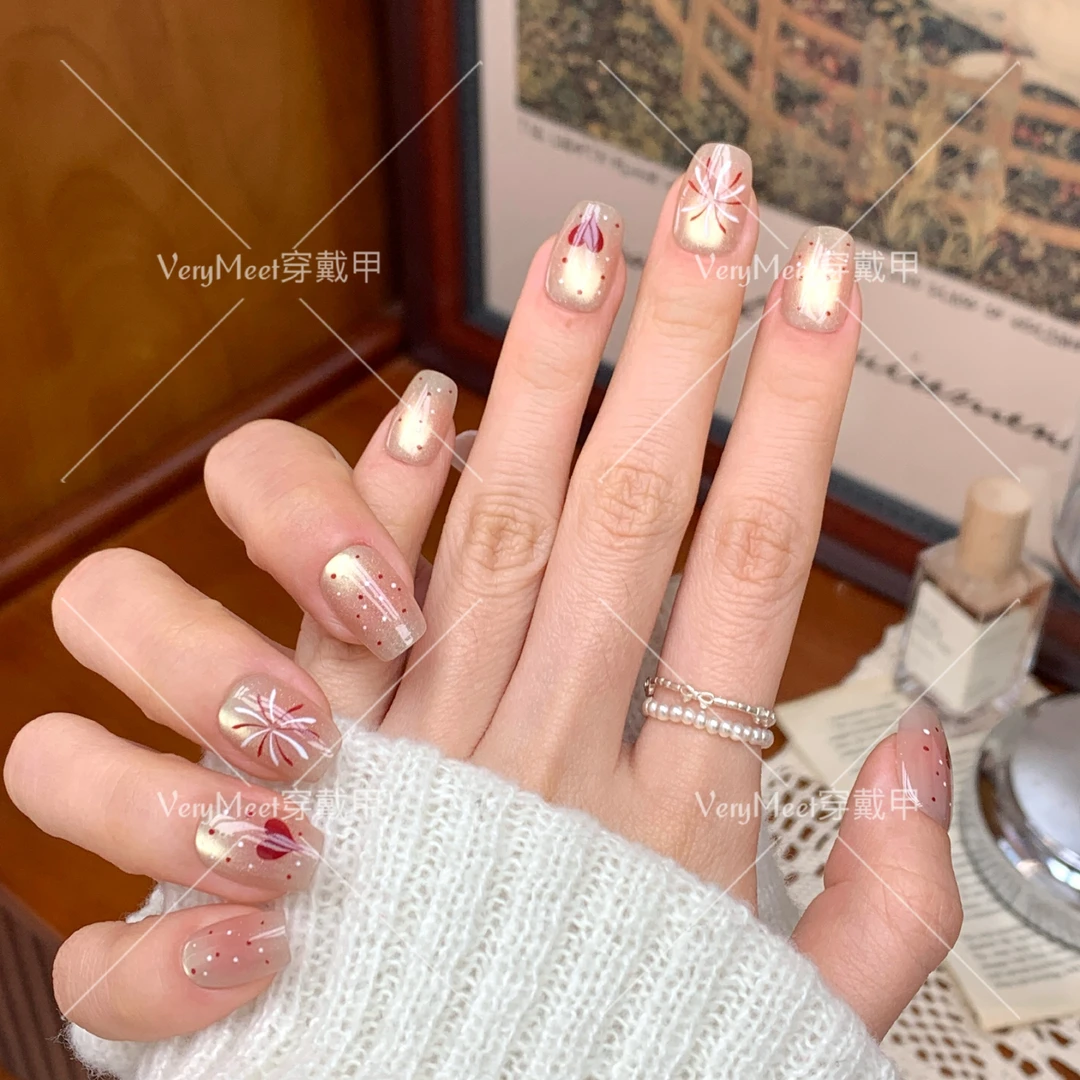 VeryMeet穿戴甲新年过年战甲烟花爱心波点玻璃珠金色猫眼美甲132