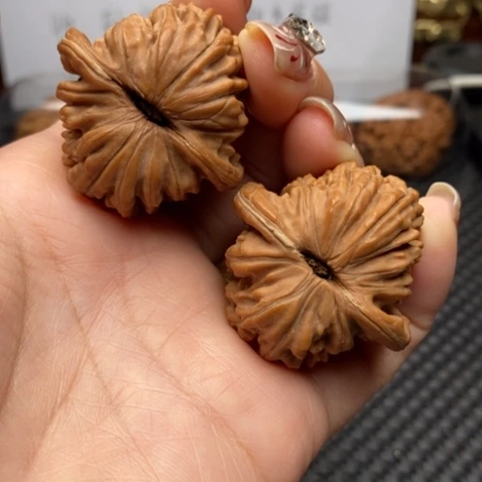 文玩核桃吊坠叁*40山西汉高楼