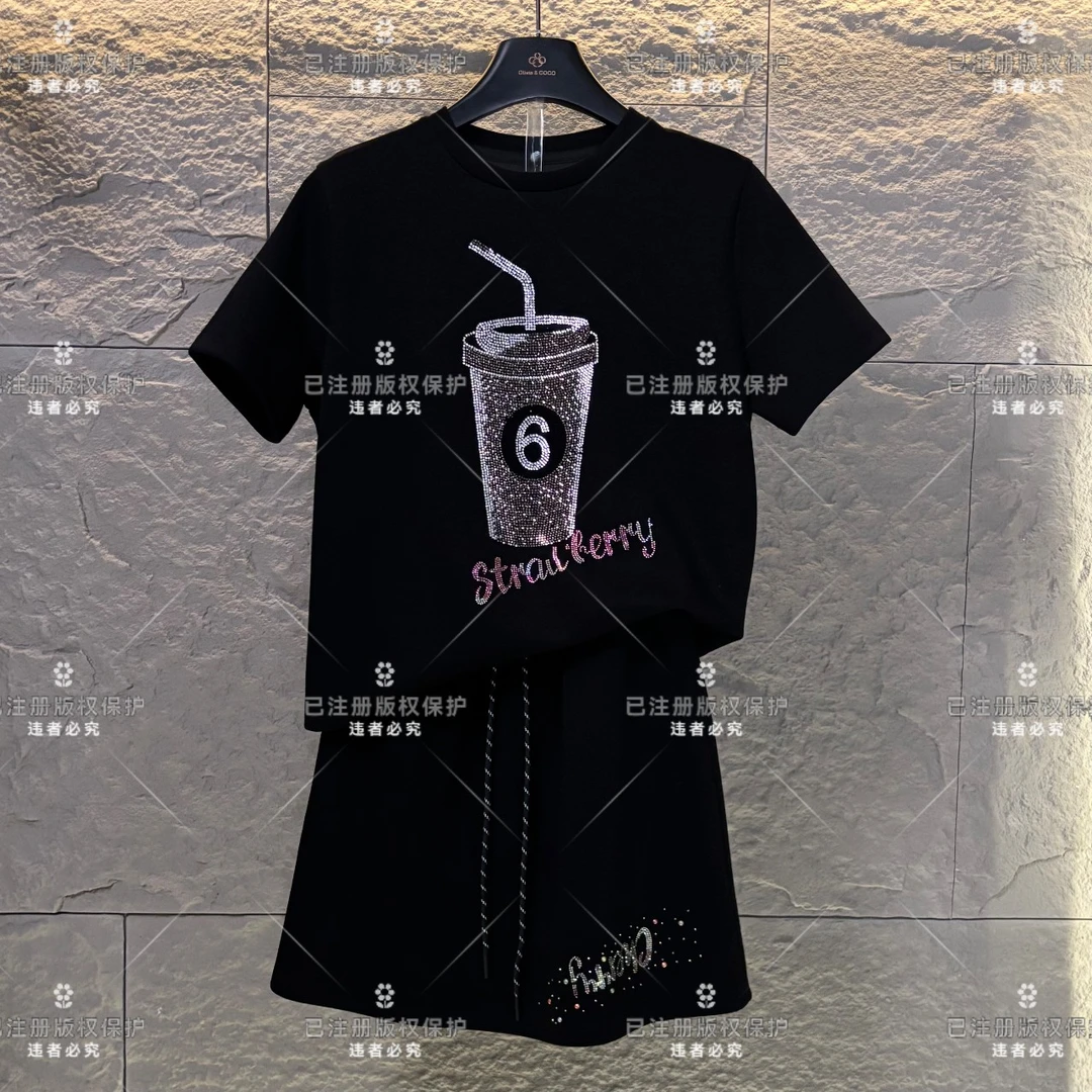 编码 15WMA-A52设计师款丨水钻可乐杯宽松版夏季T恤短裤时尚套装