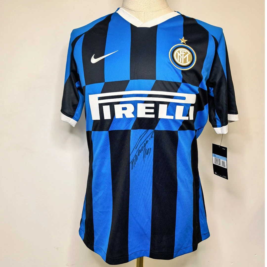 FCIM/国际米兰足球俱乐部2019-2020主场球衣礼盒劳塔罗亲笔签名