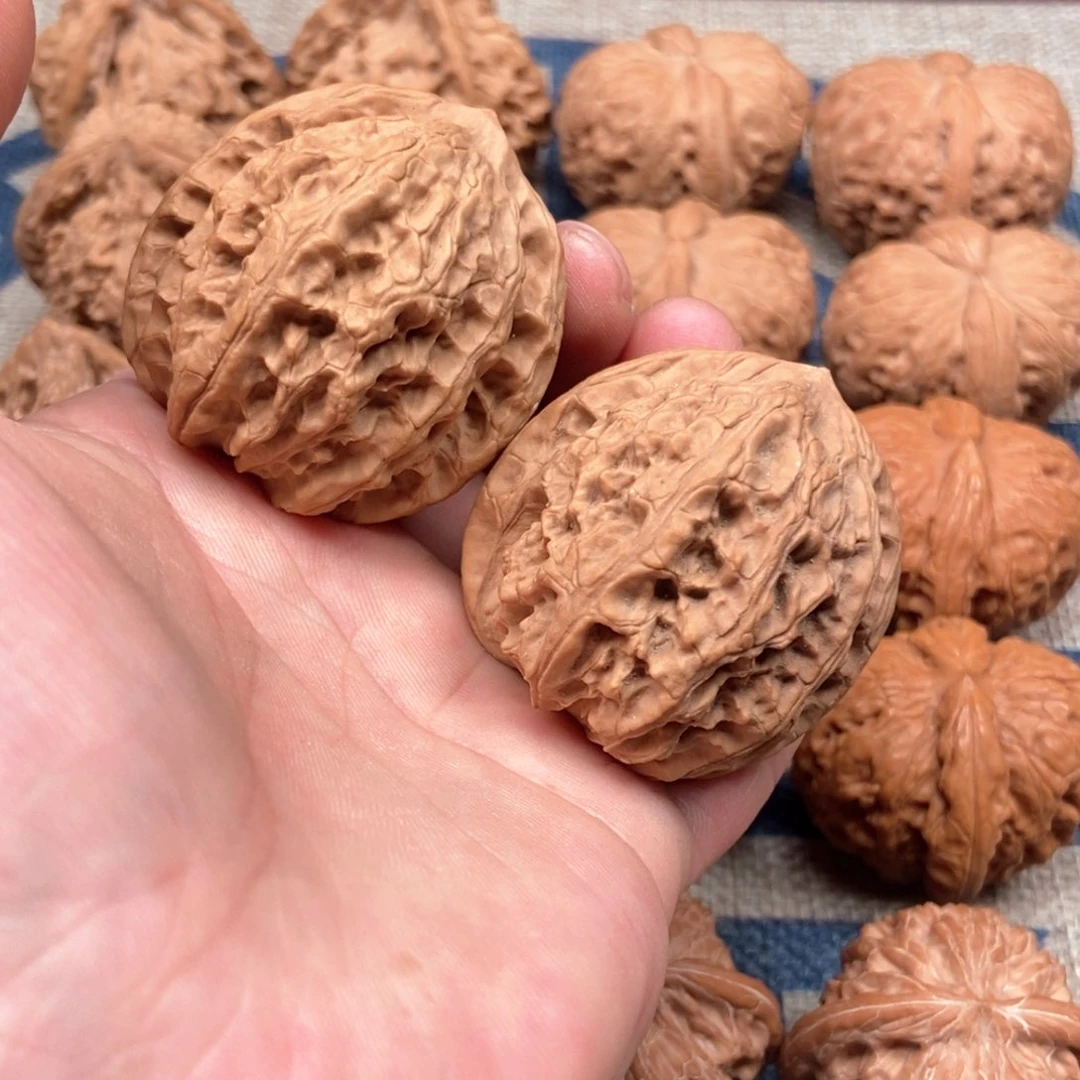 文玩核桃把件玉女峰42