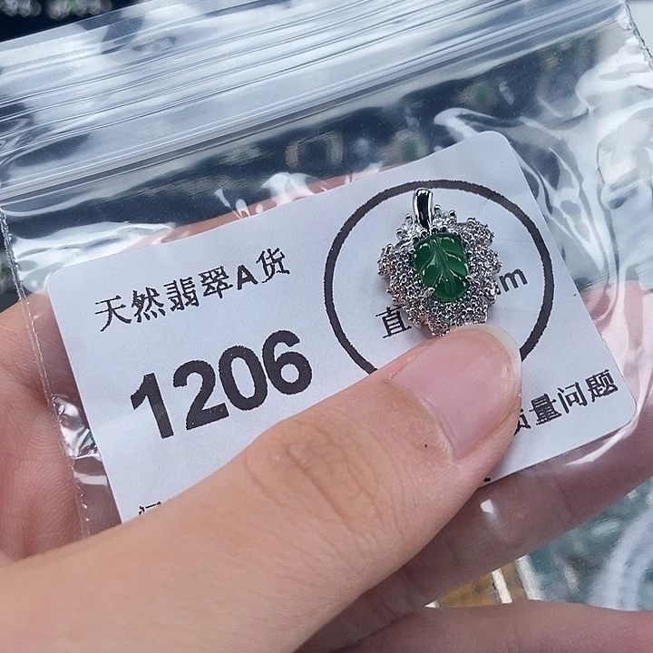 吊坠(不含链)22K金镶嵌翡翠