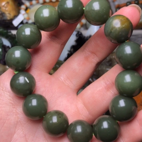 和田玉未镶嵌把件