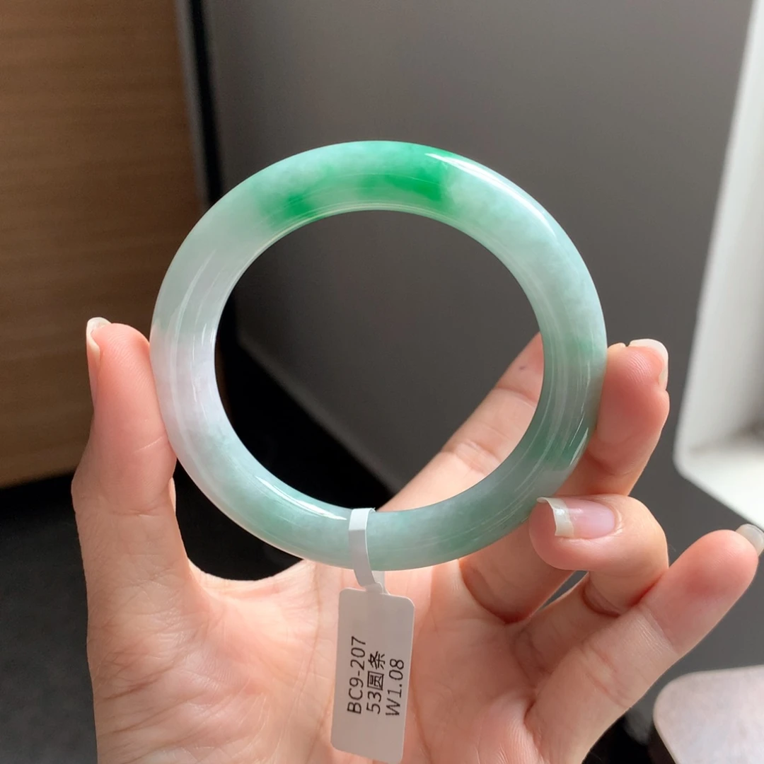 翡翠手镯（圆镯）未镶嵌艳阳绿翠一眼万年20号