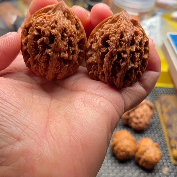 胡***了桃核把件九龙筋边40