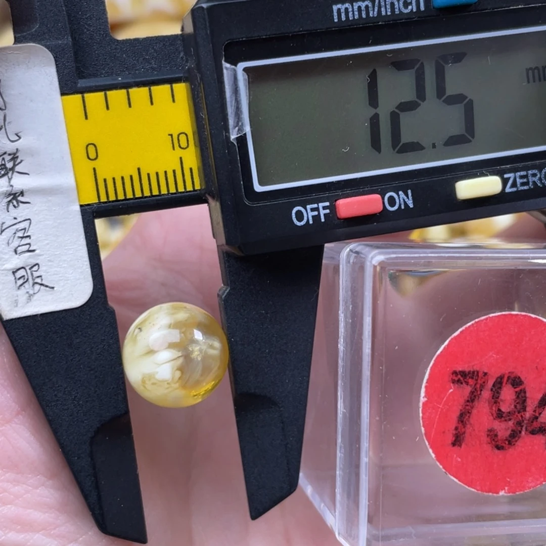 蜜蜡未镶嵌珠宝奇石