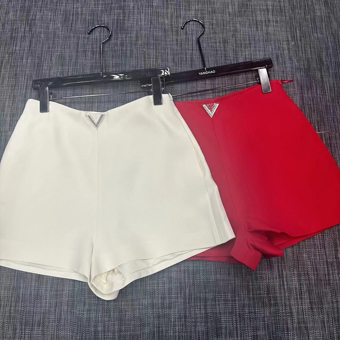 红白双色V字扣短裤