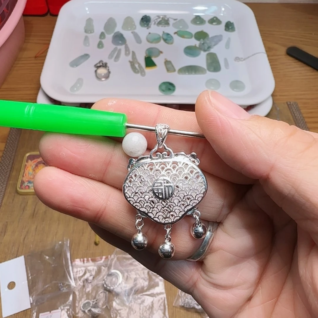 翡翠吊坠(不含链)足银镶嵌